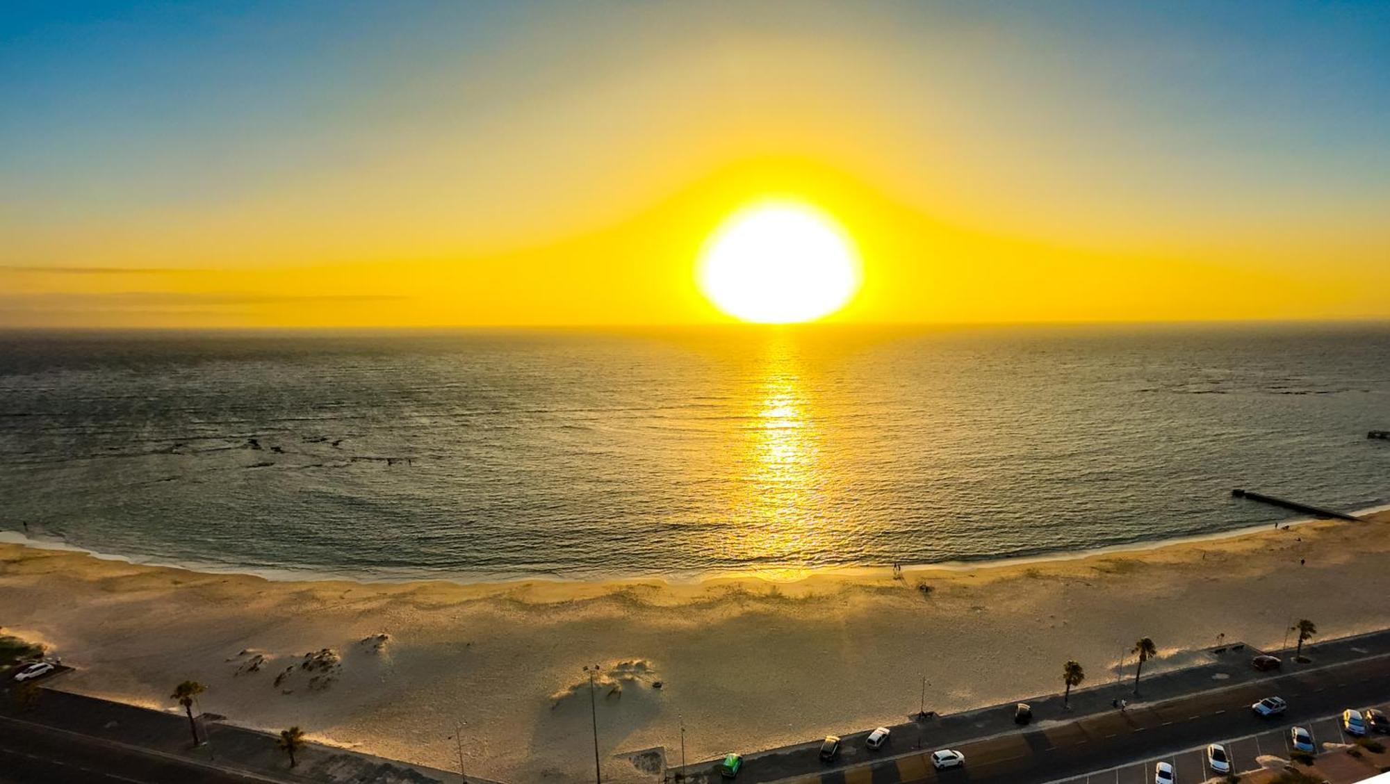 Sunsets On * Kaapstad